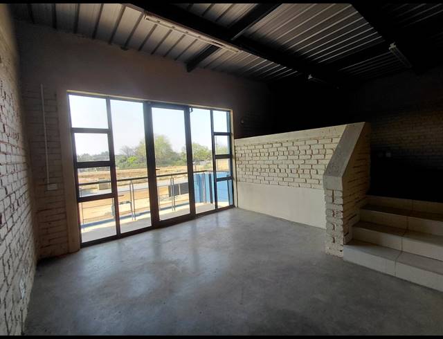 138M² WAREHOUSE TO LET IN POMONA